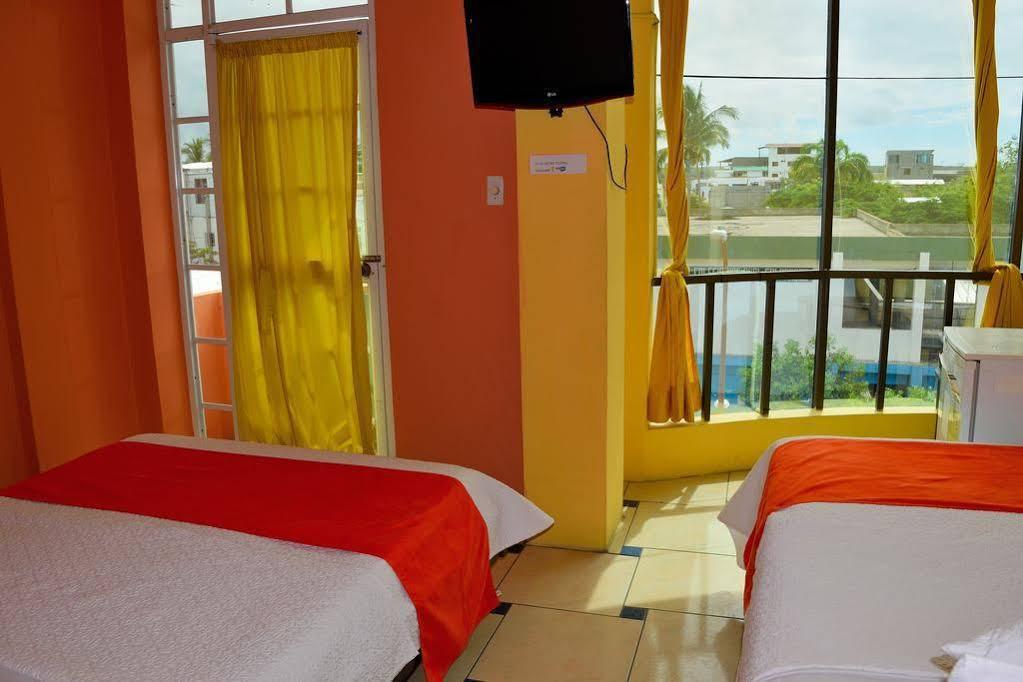 Hostal Carliza Puerto Ayora  Exteriér fotografie