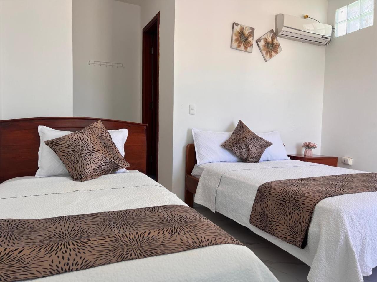 Hostal Carliza Puerto Ayora  Exteriér fotografie