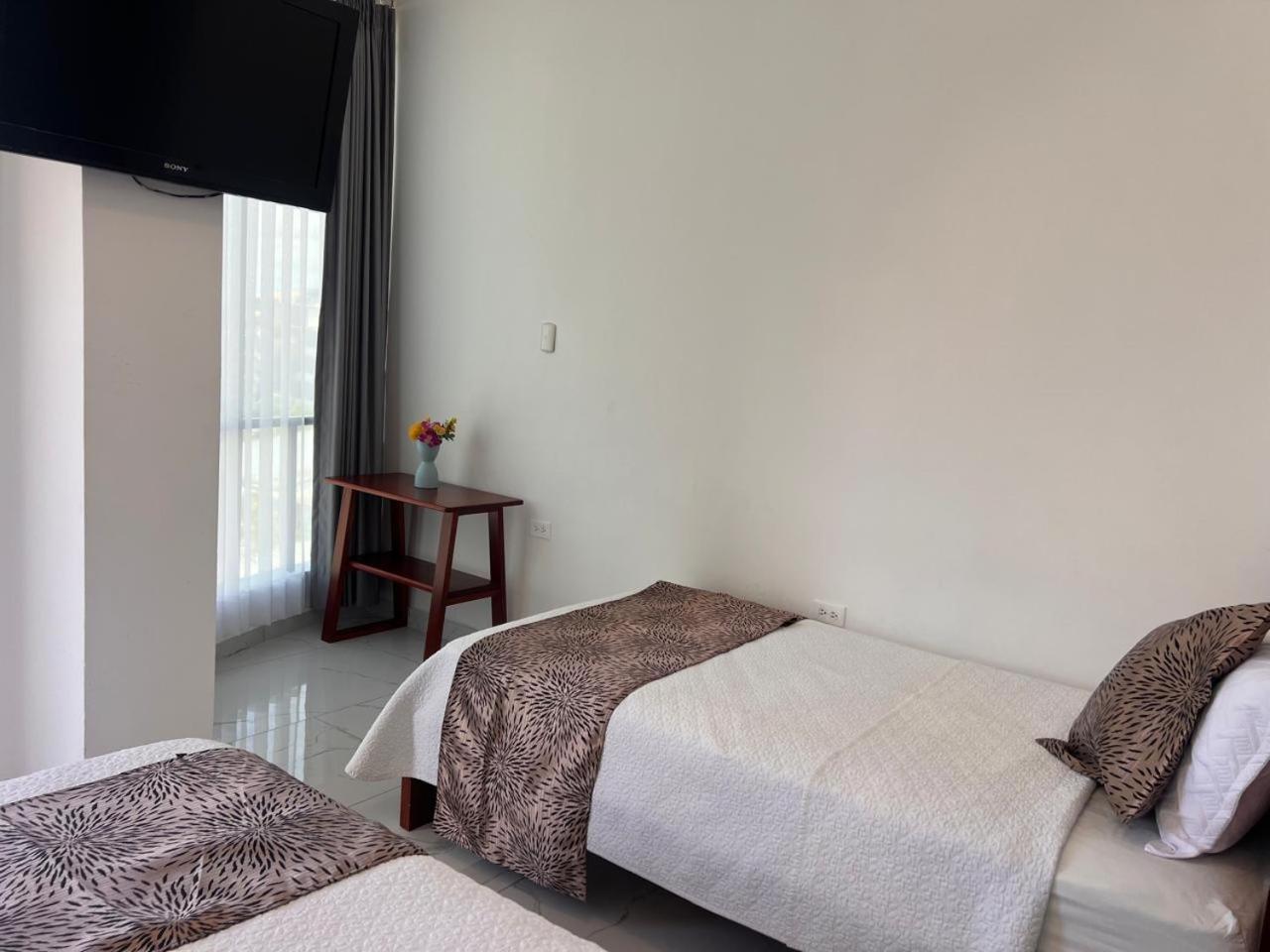 Hostal Carliza Puerto Ayora  Exteriér fotografie