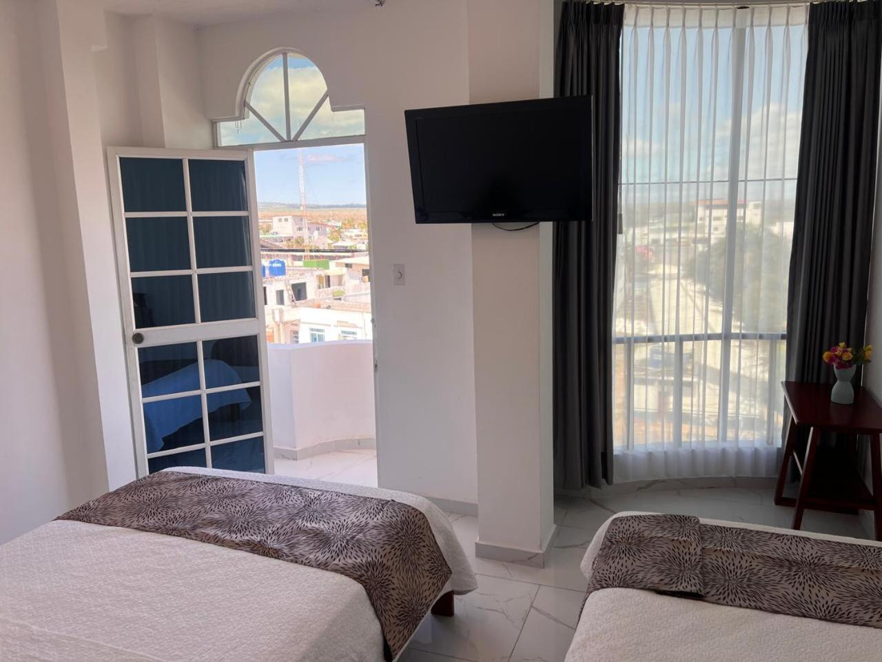 Hostal Carliza Puerto Ayora  Exteriér fotografie