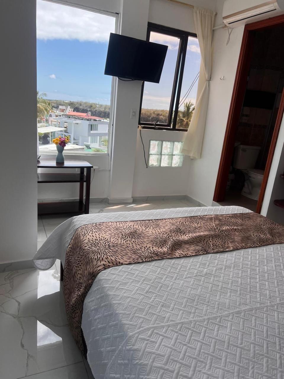 Hostal Carliza Puerto Ayora  Exteriér fotografie